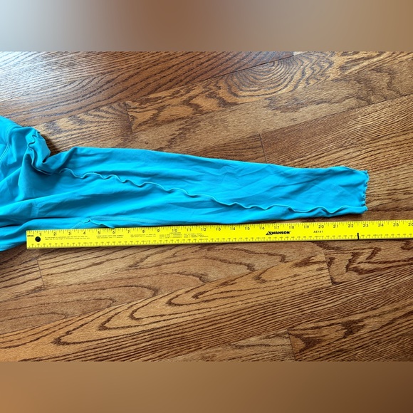 FREE PEOPLE FP MOVEMENT – Hearts Aflutter Leggings
Color: Wavy Waters - Small - Picture 8 of 8